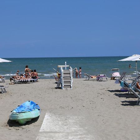 Hotel Senza Pensieri Riccione Kültér fotó