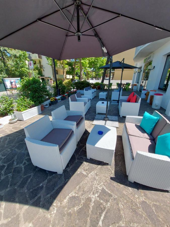 Hotel Senza Pensieri Riccione Kültér fotó