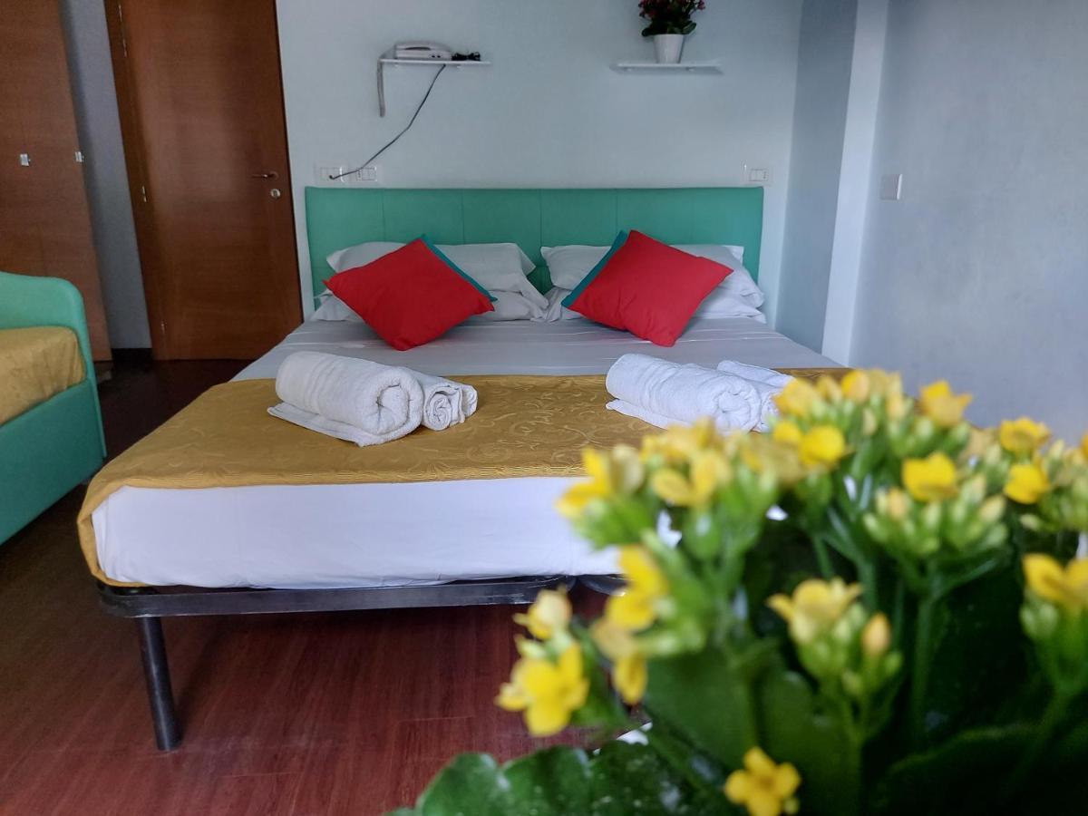Hotel Senza Pensieri Riccione Kültér fotó
