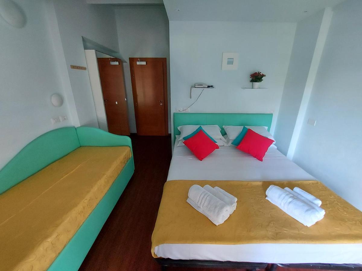 Hotel Senza Pensieri Riccione Kültér fotó