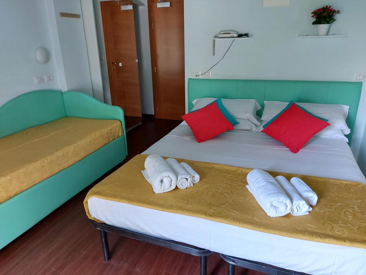 Hotel Senza Pensieri Riccione Kültér fotó