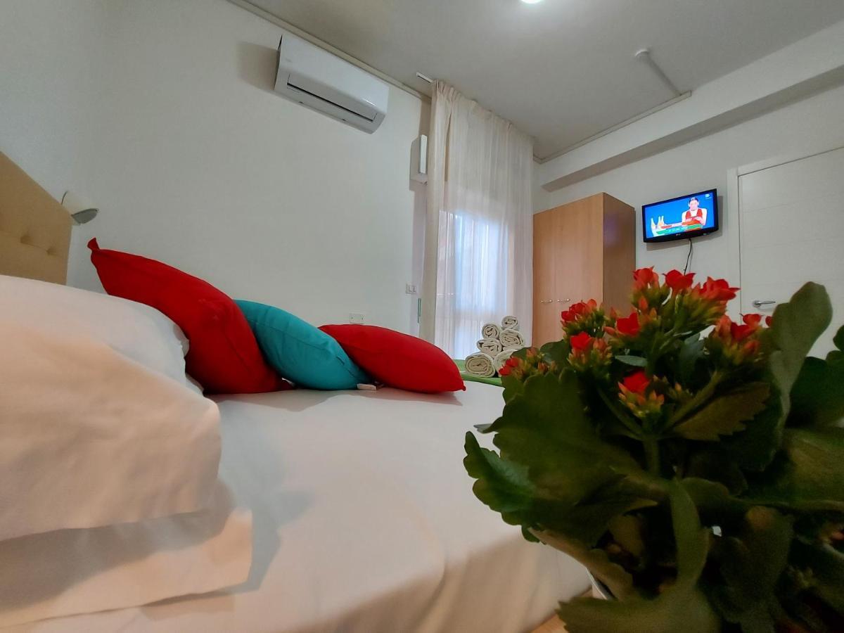 Hotel Senza Pensieri Riccione Kültér fotó
