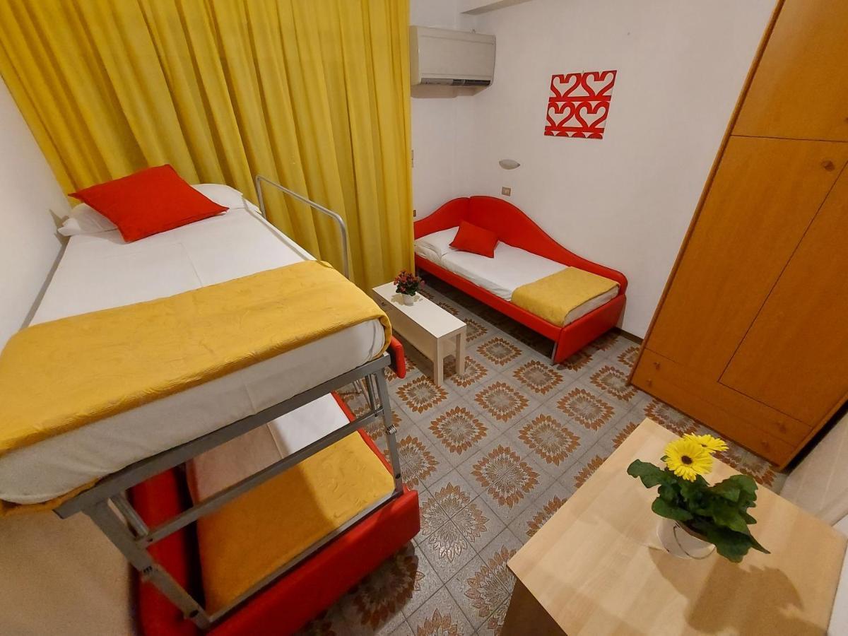 Hotel Senza Pensieri Riccione Kültér fotó