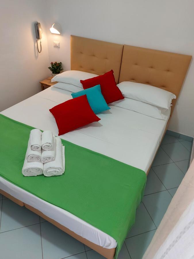 Hotel Senza Pensieri Riccione Kültér fotó