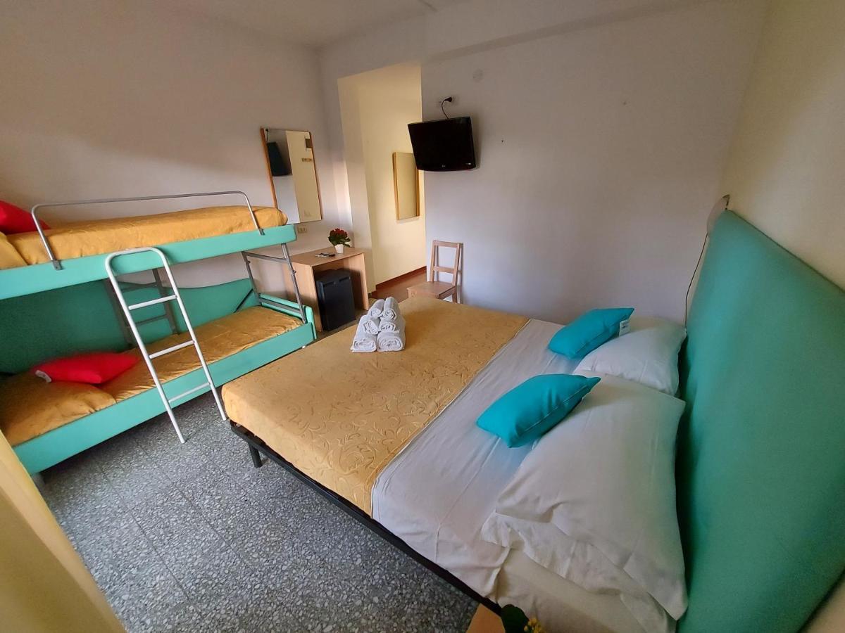 Hotel Senza Pensieri Riccione Kültér fotó