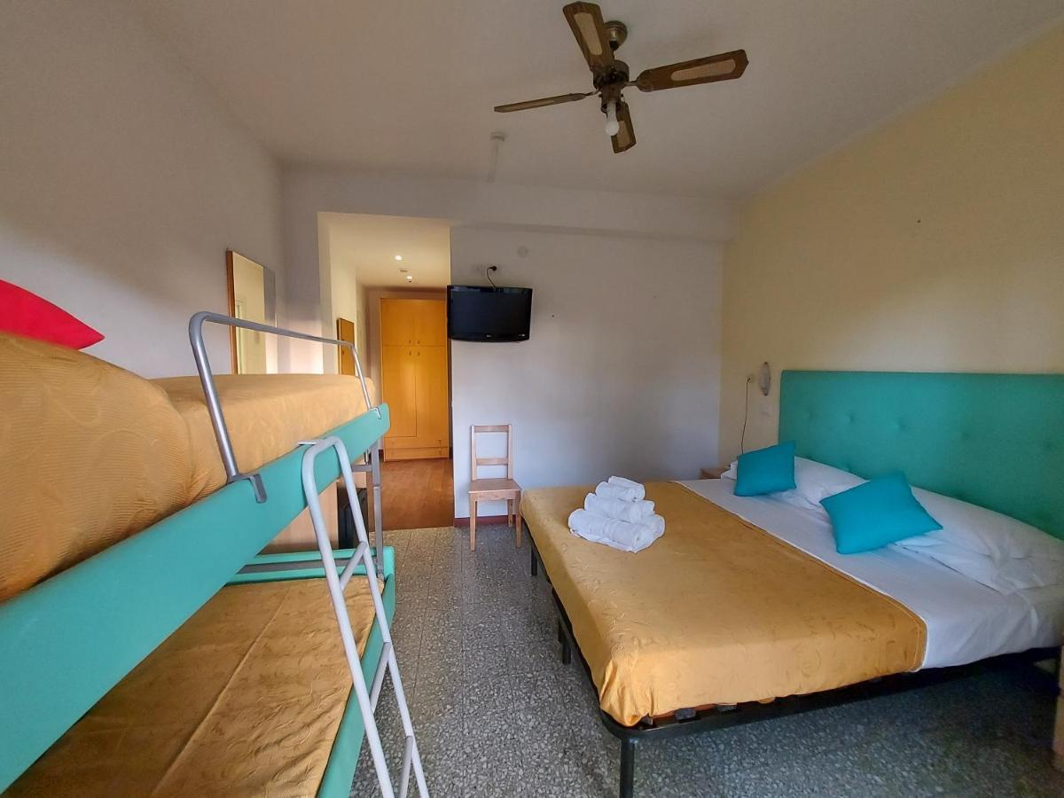 Hotel Senza Pensieri Riccione Kültér fotó