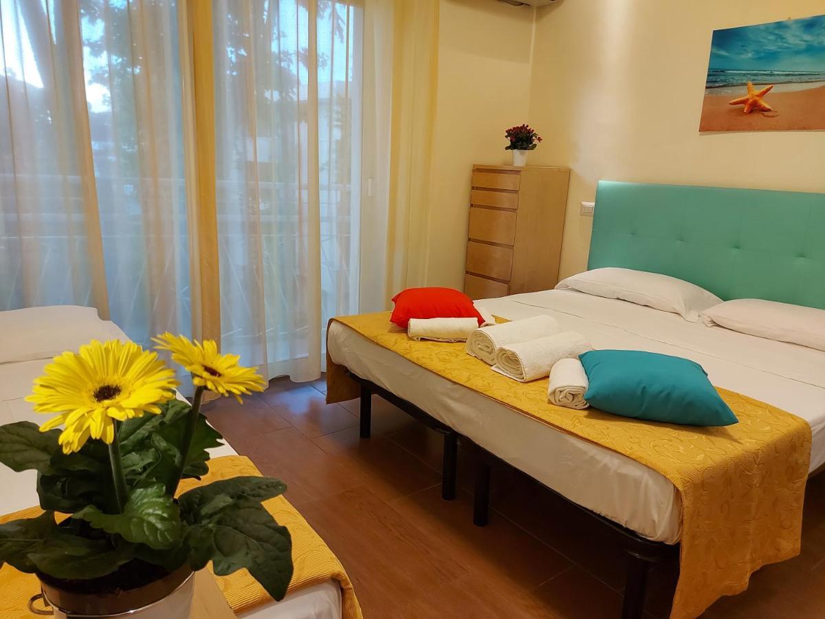 Hotel Senza Pensieri Riccione Kültér fotó