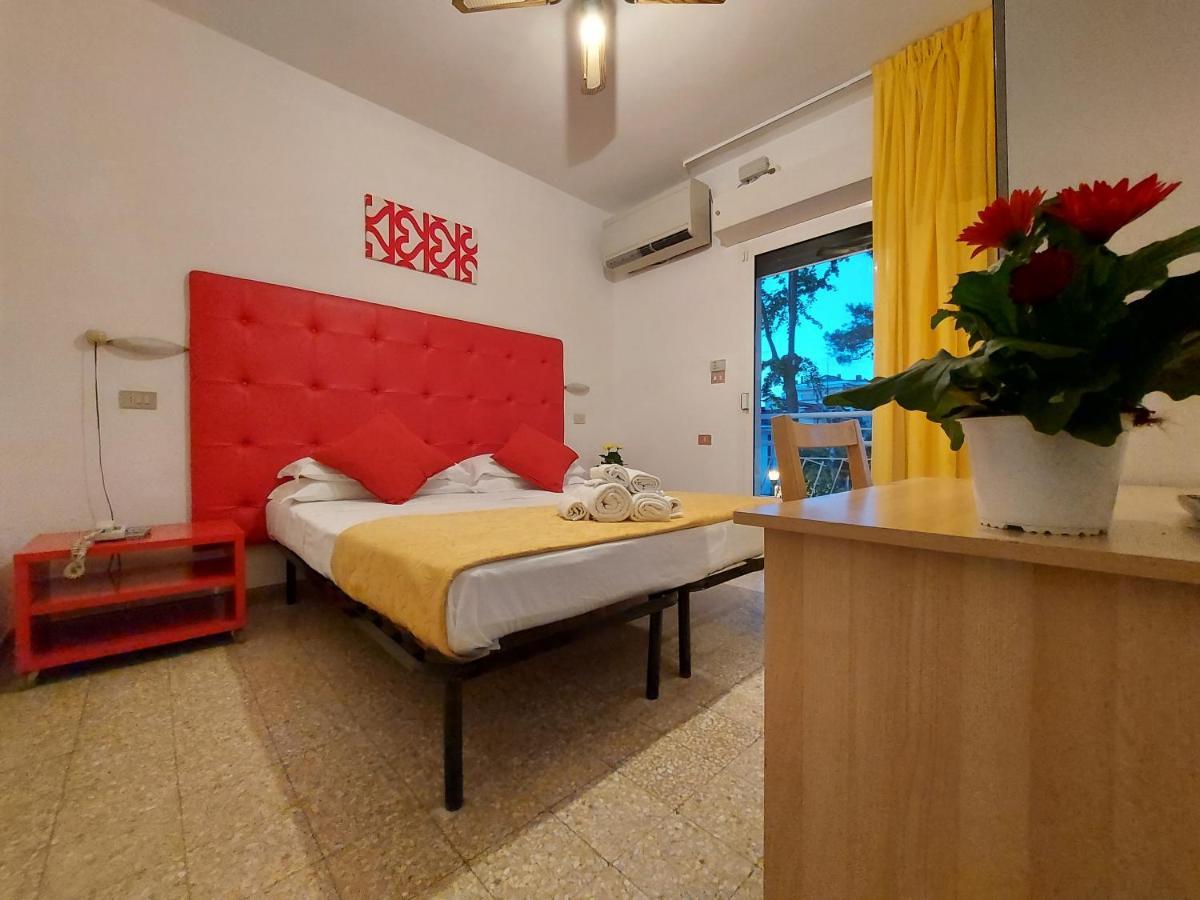 Hotel Senza Pensieri Riccione Kültér fotó