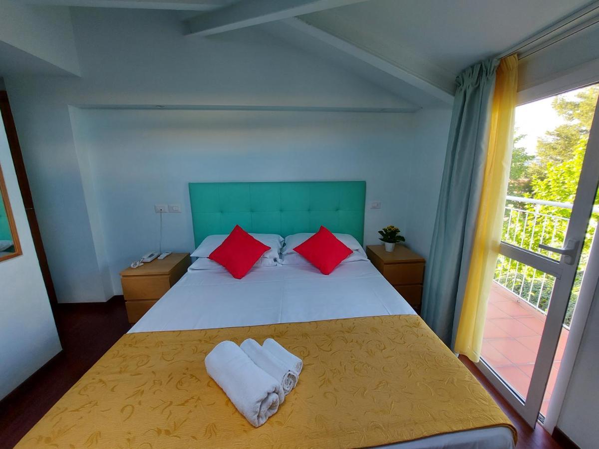 Hotel Senza Pensieri Riccione Kültér fotó