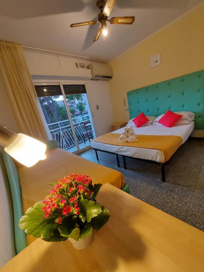 Hotel Senza Pensieri Riccione Kültér fotó