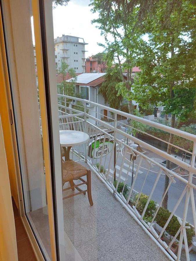 Hotel Senza Pensieri Riccione Kültér fotó