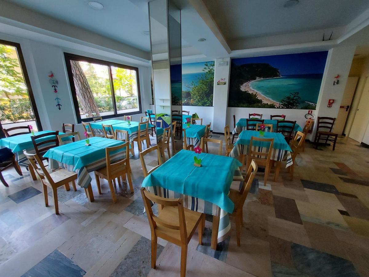 Hotel Senza Pensieri Riccione Kültér fotó