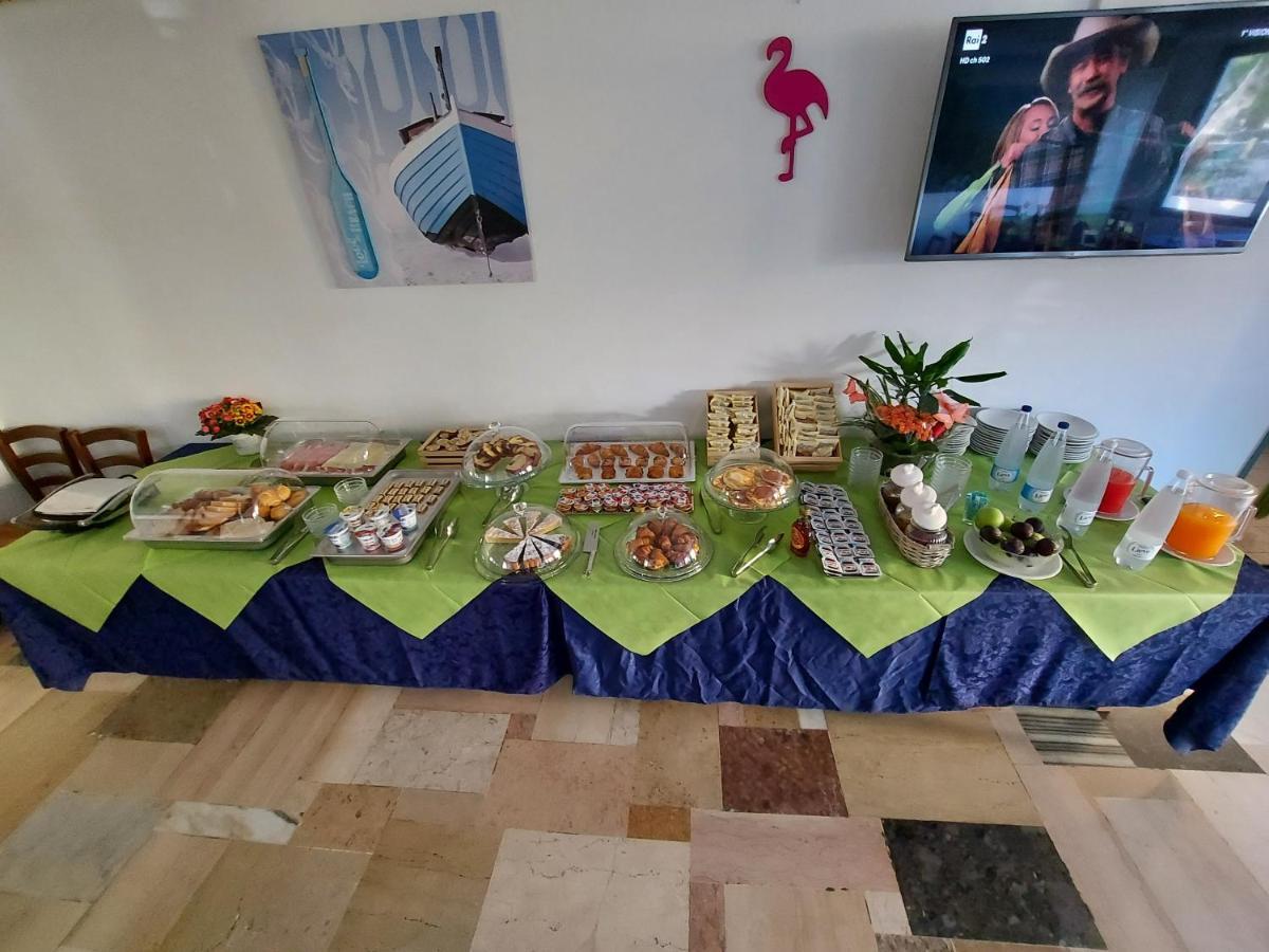 Hotel Senza Pensieri Riccione Kültér fotó