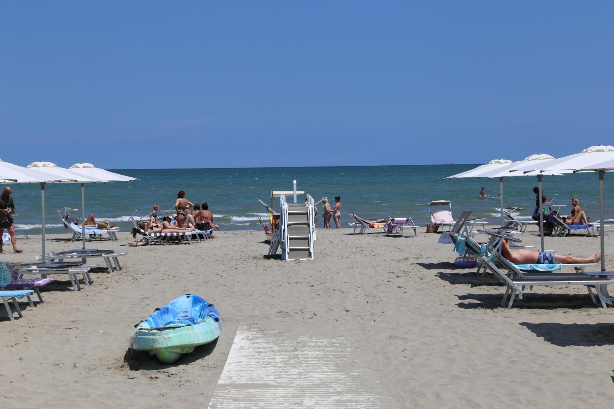 Hotel Senza Pensieri Riccione Kültér fotó