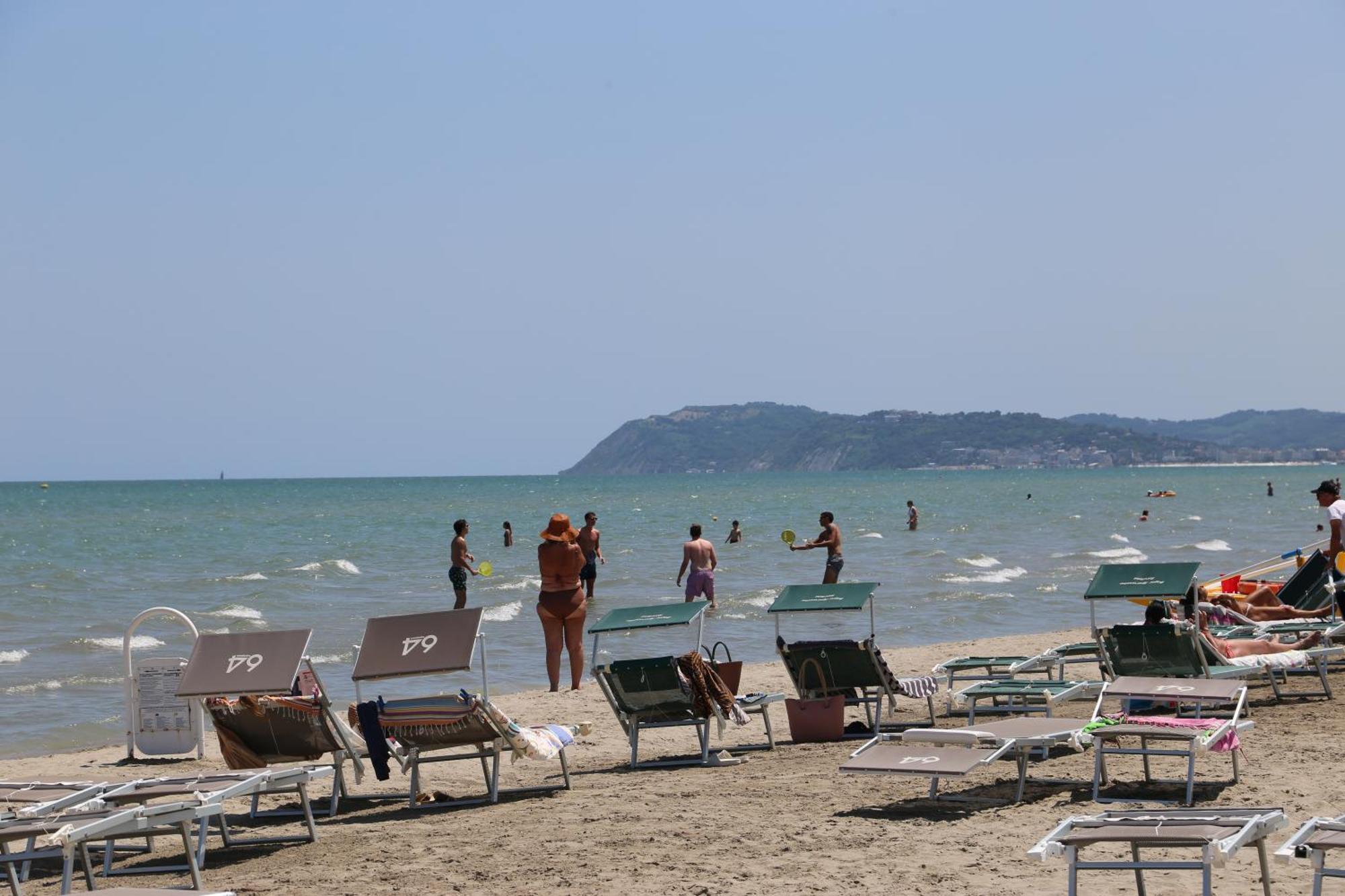 Hotel Senza Pensieri Riccione Kültér fotó